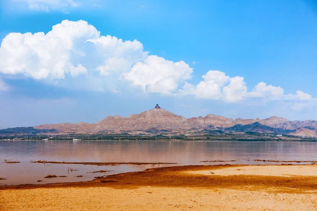 乌海，沙漠中的璀璨明珠之城