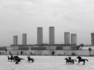 鄂尔多斯，沙漠绿洲的历史与现代交响